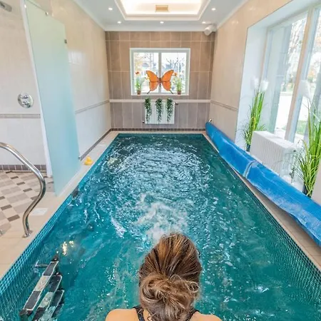Manor فندق سكروندا