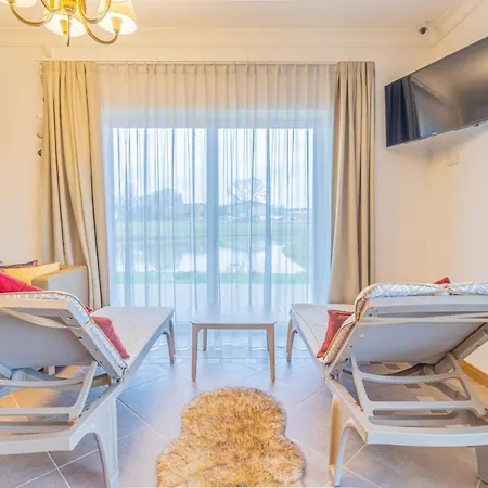 Manor فندق سكروندا