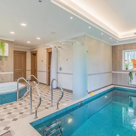Manor Hotel 4*