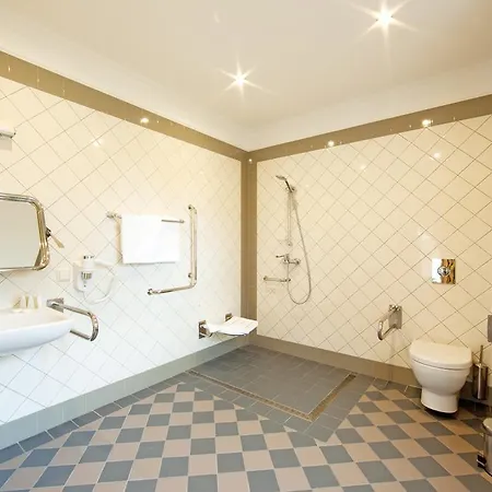 Manor فندق سكروندا