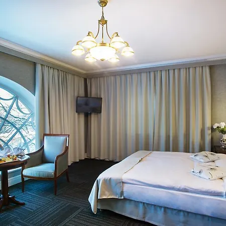 Manor فندق سكروندا