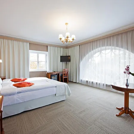 Manor فندق سكروندا