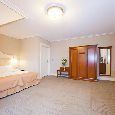 فندق Manor 4*