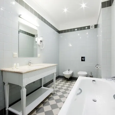فندق Manor 4*