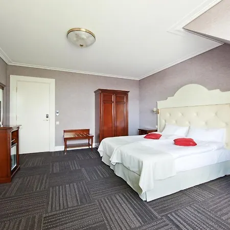 فندق Manor 4*