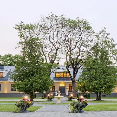 فندق Manor 4*