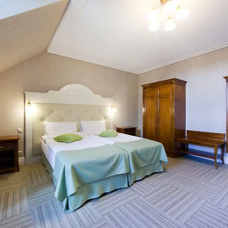 فندق Manor 4*